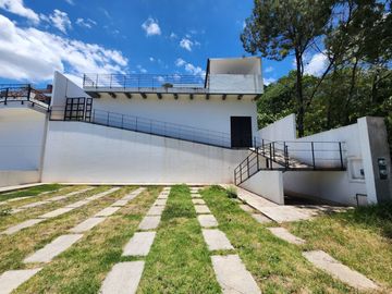 CASA BELLAVISTA II DE DOS NIVELES CON JARDÍN, ALBERCA CLIMATIZADA, JACUZZI Y PALAPA EN RANCHO SAN DIEGO.