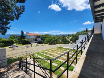 CASA BELLAVISTA II DE DOS NIVELES CON JARDÍN, ALBERCA CLIMATIZADA, JACUZZI Y PALAPA EN RANCHO SAN DIEGO.