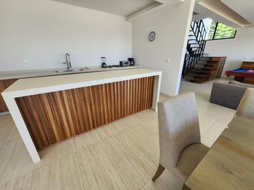 CASA BELLAVISTA II DE DOS NIVELES CON JARDÍN, ALBERCA CLIMATIZADA, JACUZZI Y PALAPA EN RANCHO SAN DIEGO.