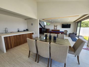 CASA BELLAVISTA II DE DOS NIVELES CON JARDÍN, ALBERCA CLIMATIZADA, JACUZZI Y PALAPA EN RANCHO SAN DIEGO.