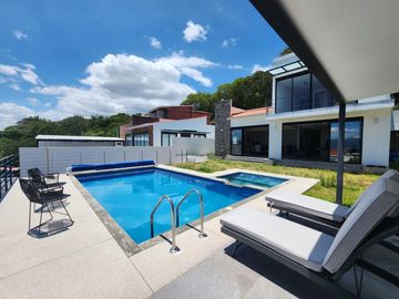 CASA BELLAVISTA II DE DOS NIVELES CON JARDÍN, ALBERCA CLIMATIZADA, JACUZZI Y PALAPA EN RANCHO SAN DIEGO.