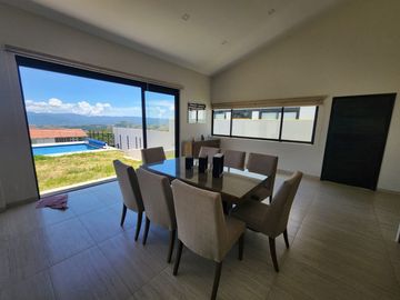 CASA BELLAVISTA II DE DOS NIVELES CON JARDÍN, ALBERCA CLIMATIZADA, JACUZZI Y PALAPA EN RANCHO SAN DIEGO.
