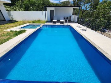 CASA BELLAVISTA II DE DOS NIVELES CON JARDÍN, ALBERCA CLIMATIZADA, JACUZZI Y PALAPA EN RANCHO SAN DIEGO.