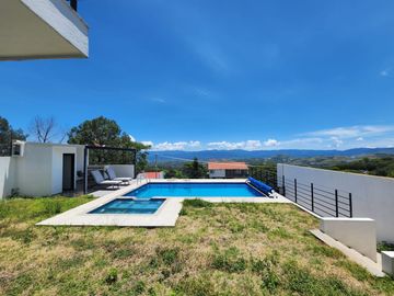 CASA BELLAVISTA II DE DOS NIVELES CON JARDÍN, ALBERCA CLIMATIZADA, JACUZZI Y PALAPA EN RANCHO SAN DIEGO.