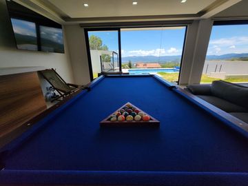 CASA BELLAVISTA II DE DOS NIVELES CON JARDÍN, ALBERCA CLIMATIZADA, JACUZZI Y PALAPA EN RANCHO SAN DIEGO.
