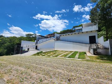 CASA BELLAVISTA II DE DOS NIVELES CON JARDÍN, ALBERCA CLIMATIZADA, JACUZZI Y PALAPA EN RANCHO SAN DIEGO.