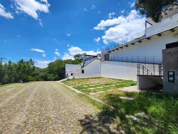 CASA BELLAVISTA II DE DOS NIVELES CON JARDÍN, ALBERCA CLIMATIZADA, JACUZZI Y PALAPA EN RANCHO SAN DIEGO.