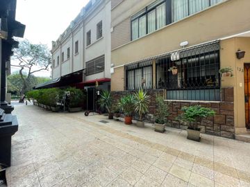 Vendo Flat en 2do Piso Frente Al Parque Kennedy - Miraflores