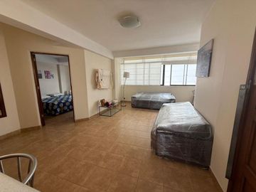 Vendo Flat en 2do Piso Frente Al Parque Kennedy - Miraflores