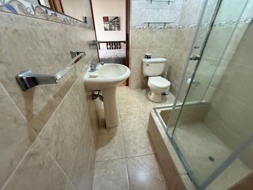 Vendo Flat en 2do Piso Frente Al Parque Kennedy - Miraflores