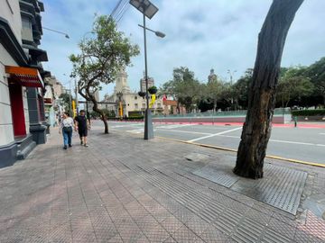 Vendo Flat en 2do Piso Frente Al Parque Kennedy - Miraflores