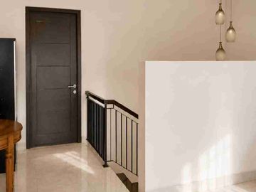 Rumah 2 Lantai Rapih Siap Huni LT 160 Di Raffles Hills Cibubur