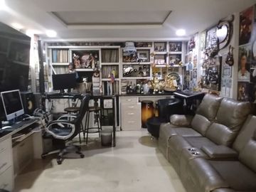 EN VENTA CASA VALLERROBLEDO ESQUINERA