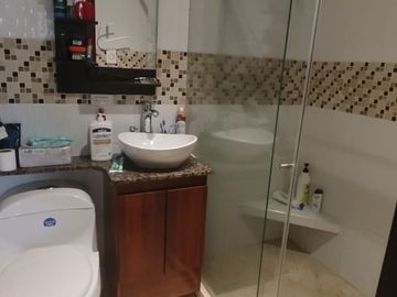 EN VENTA CASA VALLERROBLEDO ESQUINERA