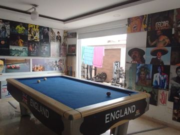 EN VENTA CASA VALLERROBLEDO ESQUINERA