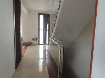 EN VENTA CASA VALLERROBLEDO ESQUINERA