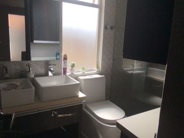 EN VENTA CASA VALLERROBLEDO ESQUINERA