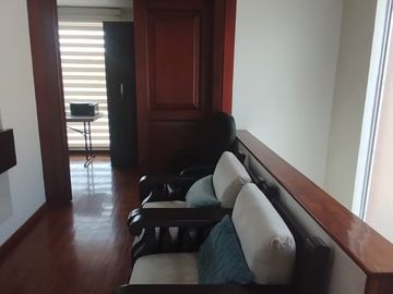 EN VENTA CASA VALLERROBLEDO ESQUINERA