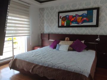 EN VENTA CASA VALLERROBLEDO ESQUINERA