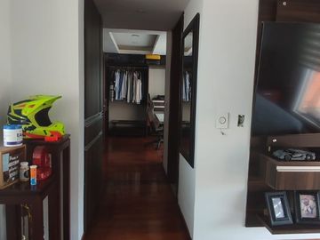 EN VENTA CASA VALLERROBLEDO ESQUINERA