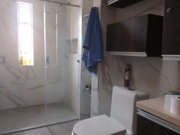 EN VENTA CASA VALLERROBLEDO ESQUINERA