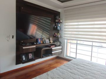 EN VENTA CASA VALLERROBLEDO ESQUINERA