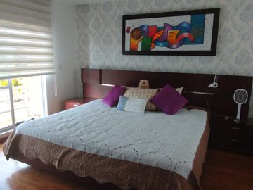 EN VENTA CASA VALLERROBLEDO ESQUINERA