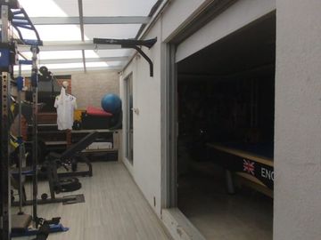 EN VENTA CASA VALLERROBLEDO ESQUINERA