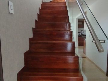 EN VENTA CASA VALLERROBLEDO ESQUINERA