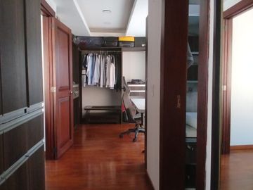 EN VENTA CASA VALLERROBLEDO ESQUINERA