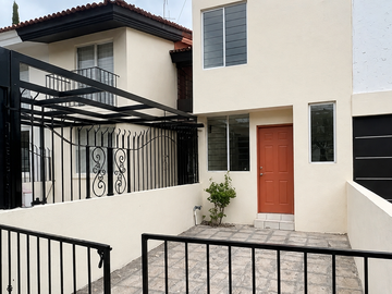 VENTA DE CASA EN GUADALAJAR JALISCO FRACC JARDINES DEL SAUZ