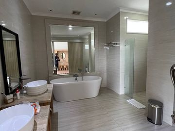 Rumah Mewah Fully Furnished Dalam Perumahan Bale Hinggil Jalan Kaliurang Km6 Ngaglik Sleman