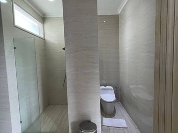 Rumah Mewah Fully Furnished Dalam Perumahan Bale Hinggil Jalan Kaliurang Km6 Ngaglik Sleman