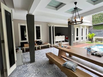 Rumah Mewah Fully Furnished Dalam Perumahan Bale Hinggil Jalan Kaliurang Km6 Ngaglik Sleman