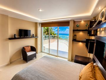 Departamento con vista al mar, muelle y amenidades, en Peninsula Grand, venta