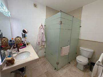 VENDO CASA EN LA MARINA, ZONA DORADA DE LEON, CON EXCELENTES ACABADOS