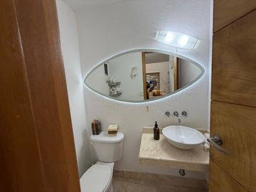 VENDO CASA EN LA MARINA, ZONA DORADA DE LEON, CON EXCELENTES ACABADOS