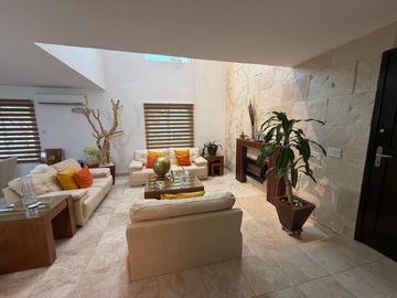 VENDO CASA EN LA MARINA, ZONA DORADA DE LEON, CON EXCELENTES ACABADOS