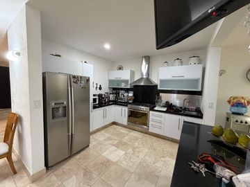 VENDO CASA EN LA MARINA, ZONA DORADA DE LEON, CON EXCELENTES ACABADOS