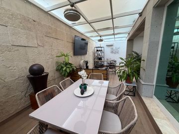 VENDO CASA EN LA MARINA, ZONA DORADA DE LEON, CON EXCELENTES ACABADOS