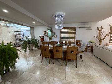 VENDO CASA EN LA MARINA, ZONA DORADA DE LEON, CON EXCELENTES ACABADOS