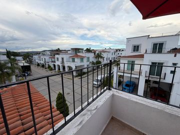VENDO CASA EN LA MARINA, ZONA DORADA DE LEON, CON EXCELENTES ACABADOS