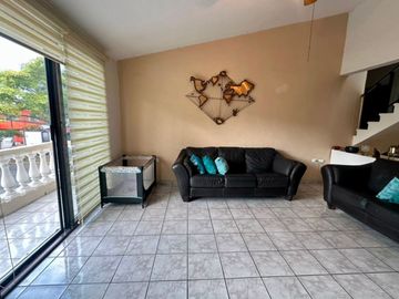 Casa ubicada en Ave principal, a pocos minutos de la playa y el aeropuerto, en venta