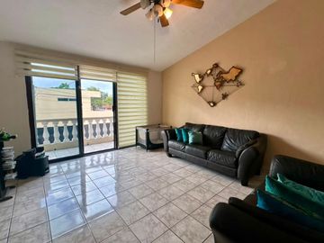 Casa ubicada en Ave principal, a pocos minutos de la playa y el aeropuerto, en venta