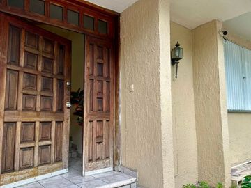 Casa ubicada en Ave principal, a pocos minutos de la playa y el aeropuerto, en venta