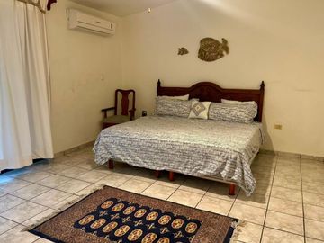 Casa ubicada en Ave principal, a pocos minutos de la playa y el aeropuerto, en venta