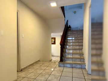 Casa ubicada en Ave principal, a pocos minutos de la playa y el aeropuerto, en venta