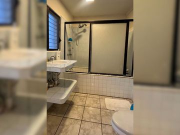 Casa ubicada en Ave principal, a pocos minutos de la playa y el aeropuerto, en venta