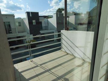 CASA EN RENTA EN RESIDENCIAL DE LA SIERRA