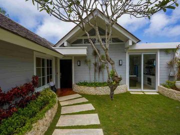 Dijual Villa Mewah di Tepi Tebing dalam Komplek Resor Uluwatu Bali